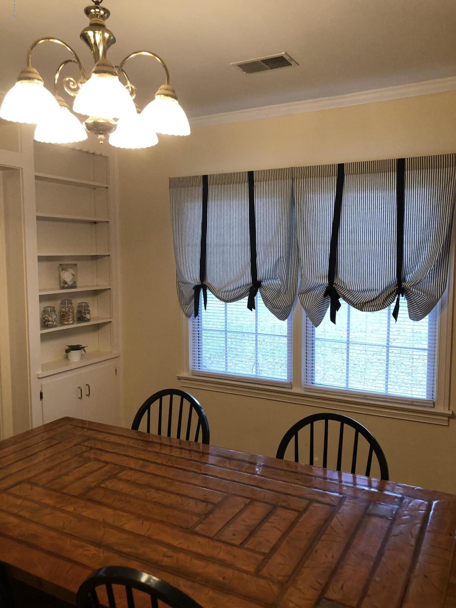 910 Battery Creek Road Beaufort, SC 29902 - Photo 8 of 23 8.Dining Rm
