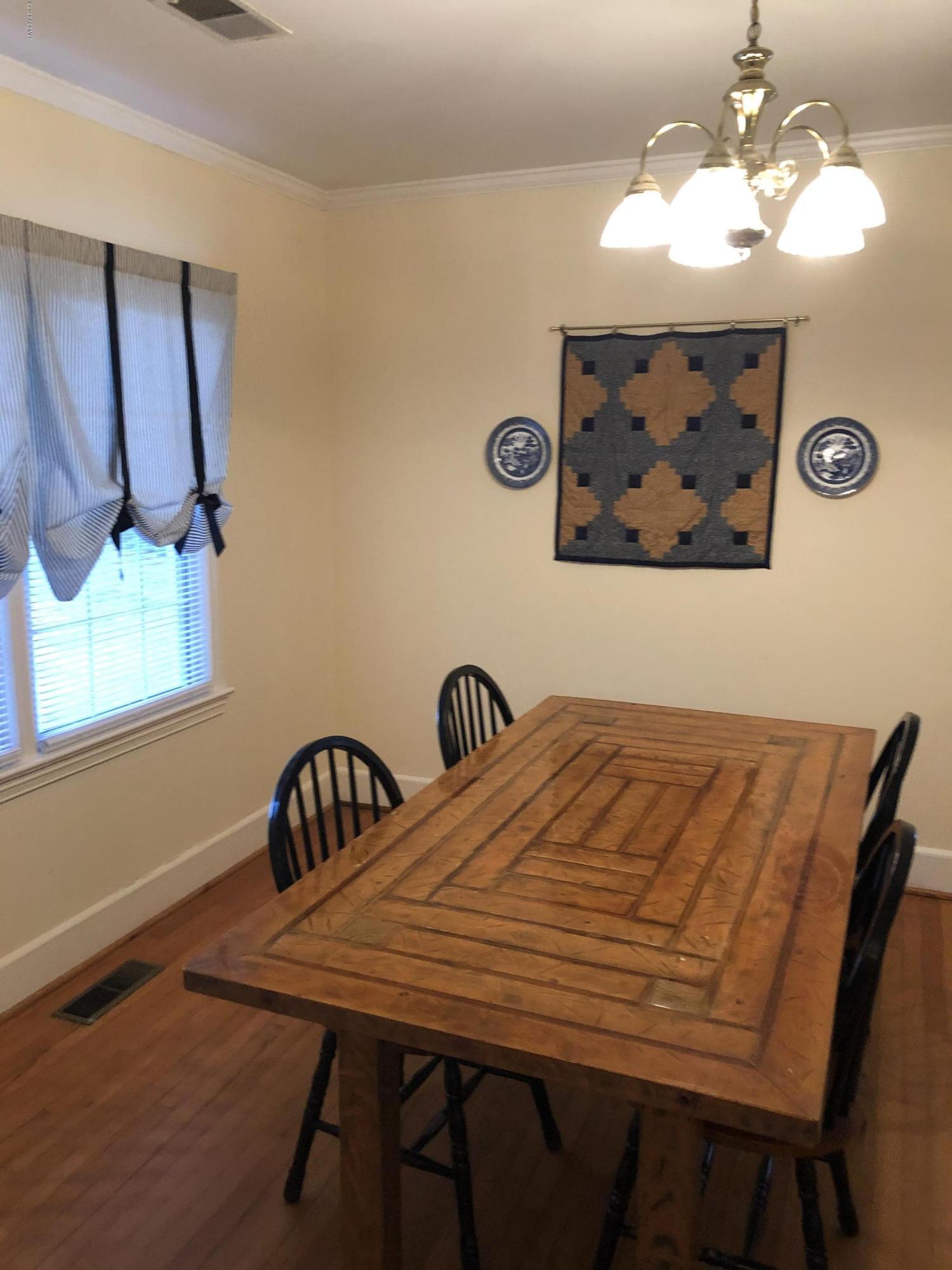 910 Battery Creek Road Beaufort, SC 29902 - Photo 9 of 23 9.Dining Rm