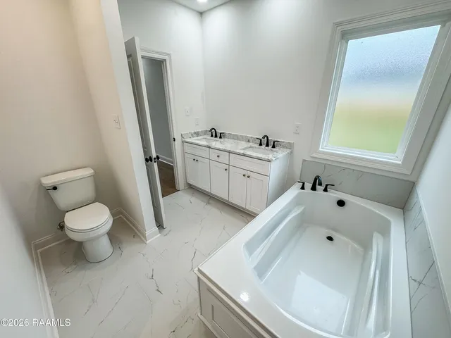 $279,900 | 103 Berchman Oaks Drive, Lafayette, LA 70506