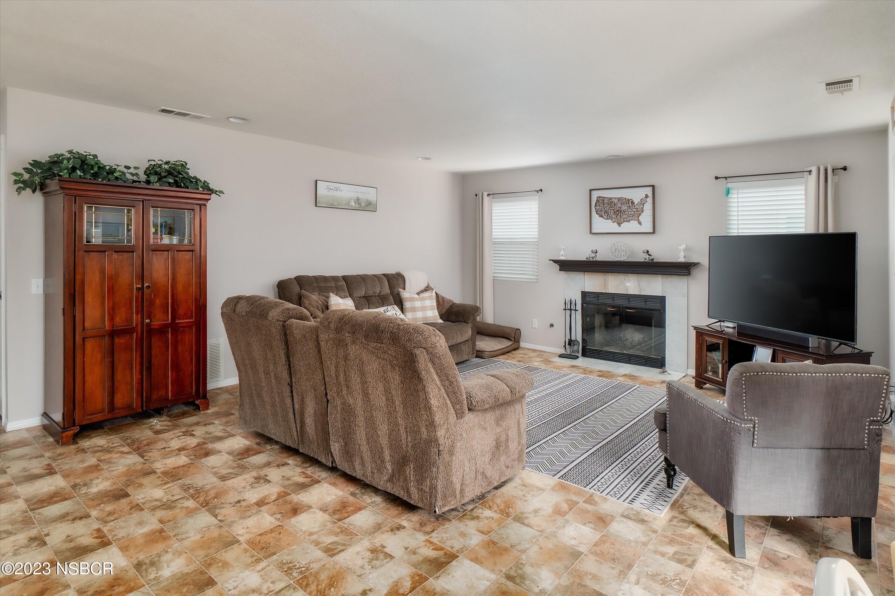 1337 Jason Drive Lompoc, CA 93436 - Photo 6 of 26 06-Family Room