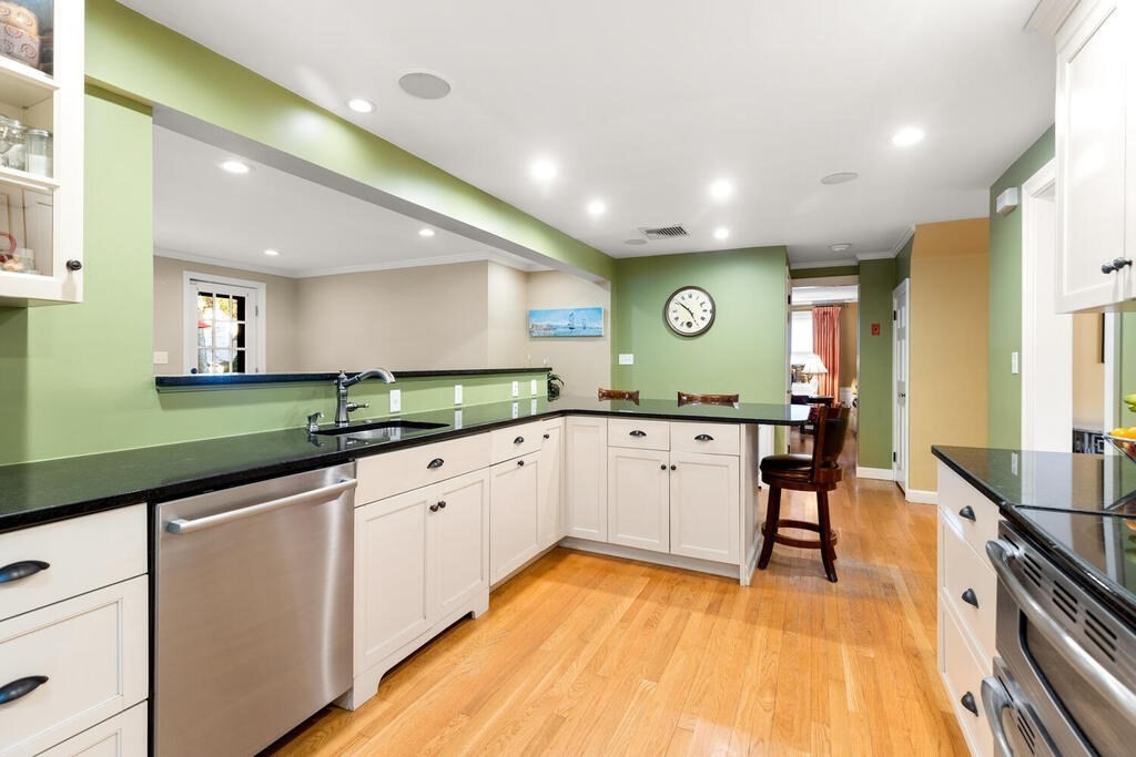67 Ardsmoor Road Melrose, MA 02176 - Photo 12 of 32 Gallery Image 12