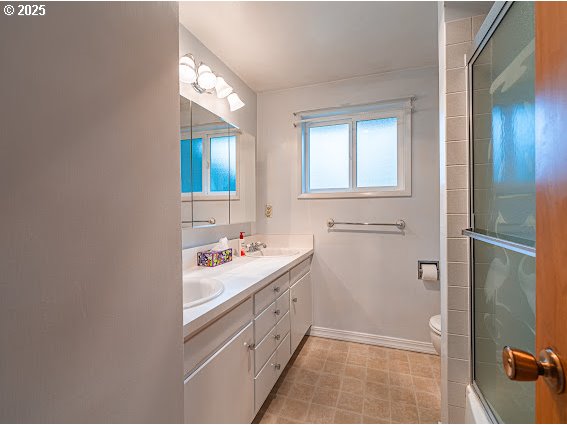 3138 Columbine Street Eugene, OR 97404 - Photo 8 of 20 Bathroom