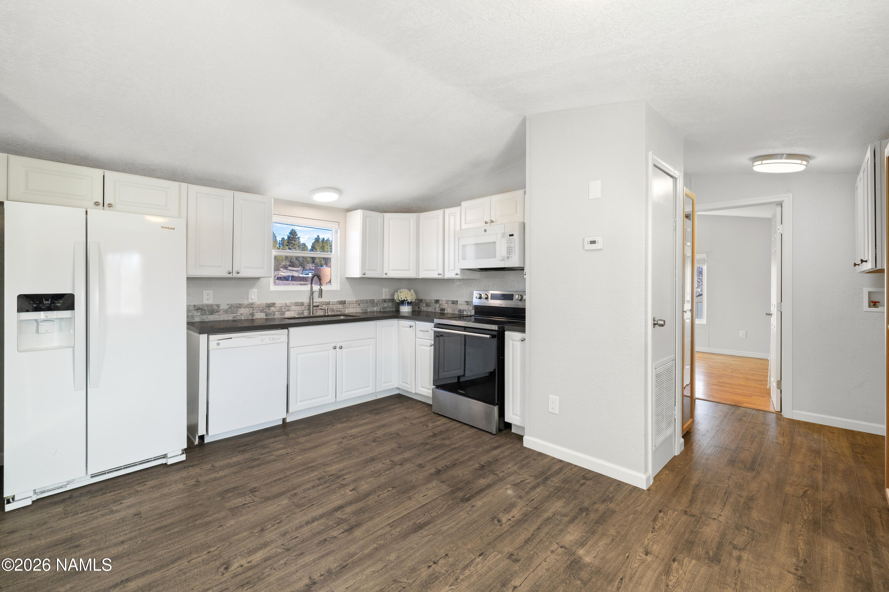 4805 South Thorn Road, Unit 8 Flagstaff, AZ 86005 - Photo 15 of 38 Spacious Upgraded Kitchen