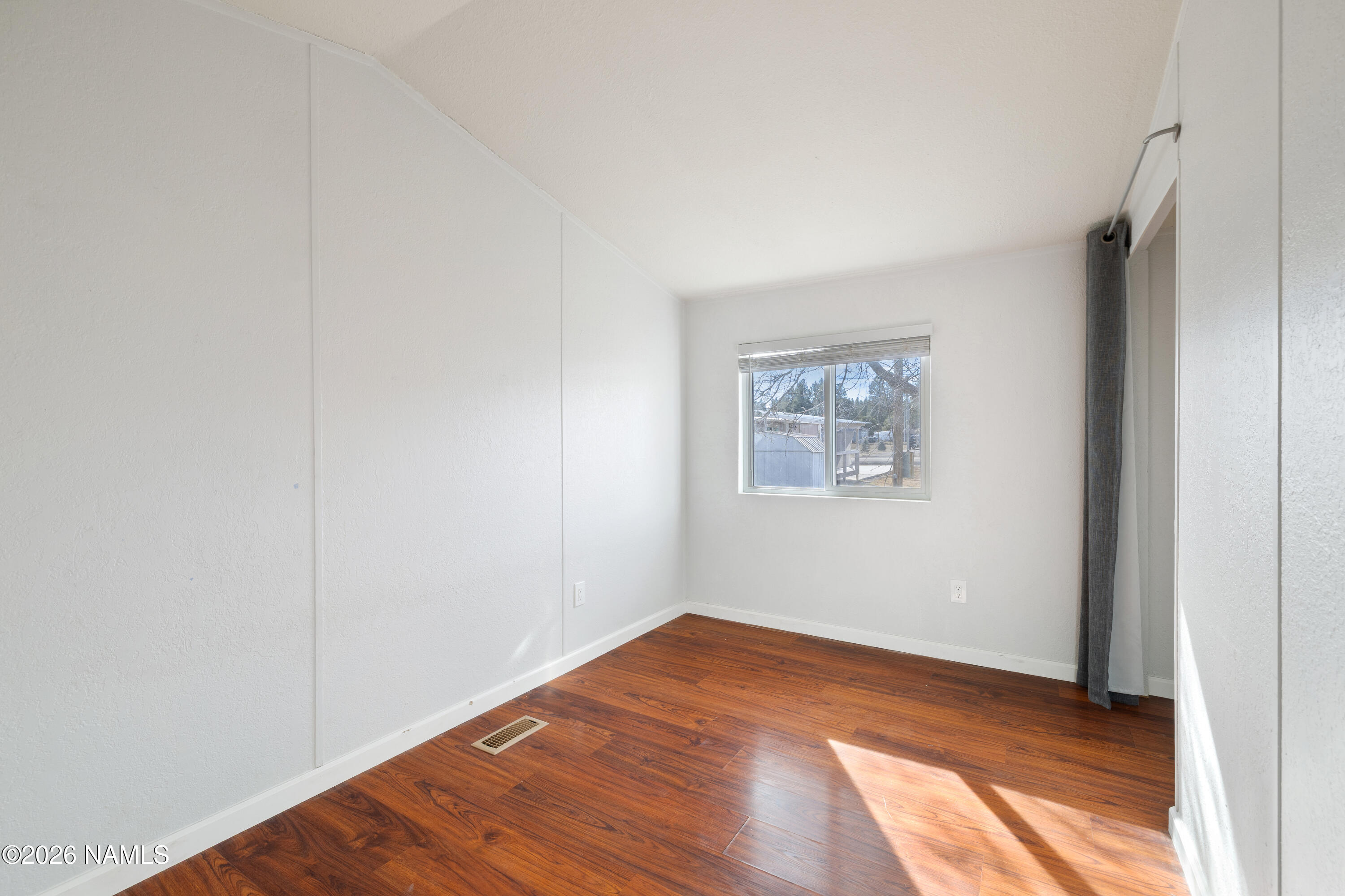 4805 South Thorn Road, Unit 8 Flagstaff, AZ 86005 - Photo 27 of 38 Guest Bedroom #1