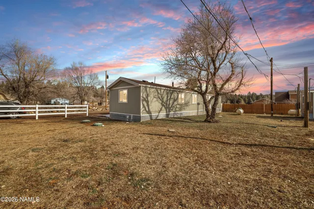 a view of a yard with a house