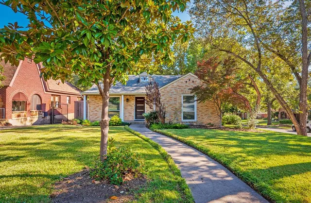 $749,900 | 6802 Vivian Avenue, Dallas, TX 75223