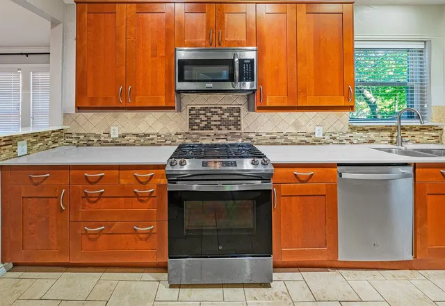 $749,900 | 6802 Vivian Avenue, Dallas, TX 75223