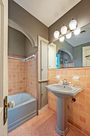 $749,900 | 6802 Vivian Avenue, Dallas, TX 75223