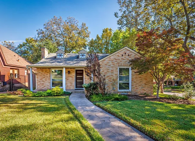 $749,900 | 6802 Vivian Avenue, Dallas, TX 75223
