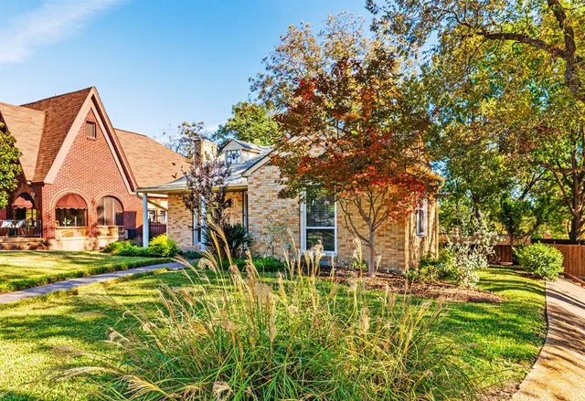 $749,900 | 6802 Vivian Avenue, Dallas, TX 75223