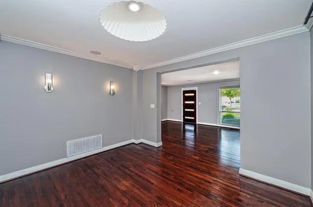 $749,900 | 6802 Vivian Avenue, Dallas, TX 75223