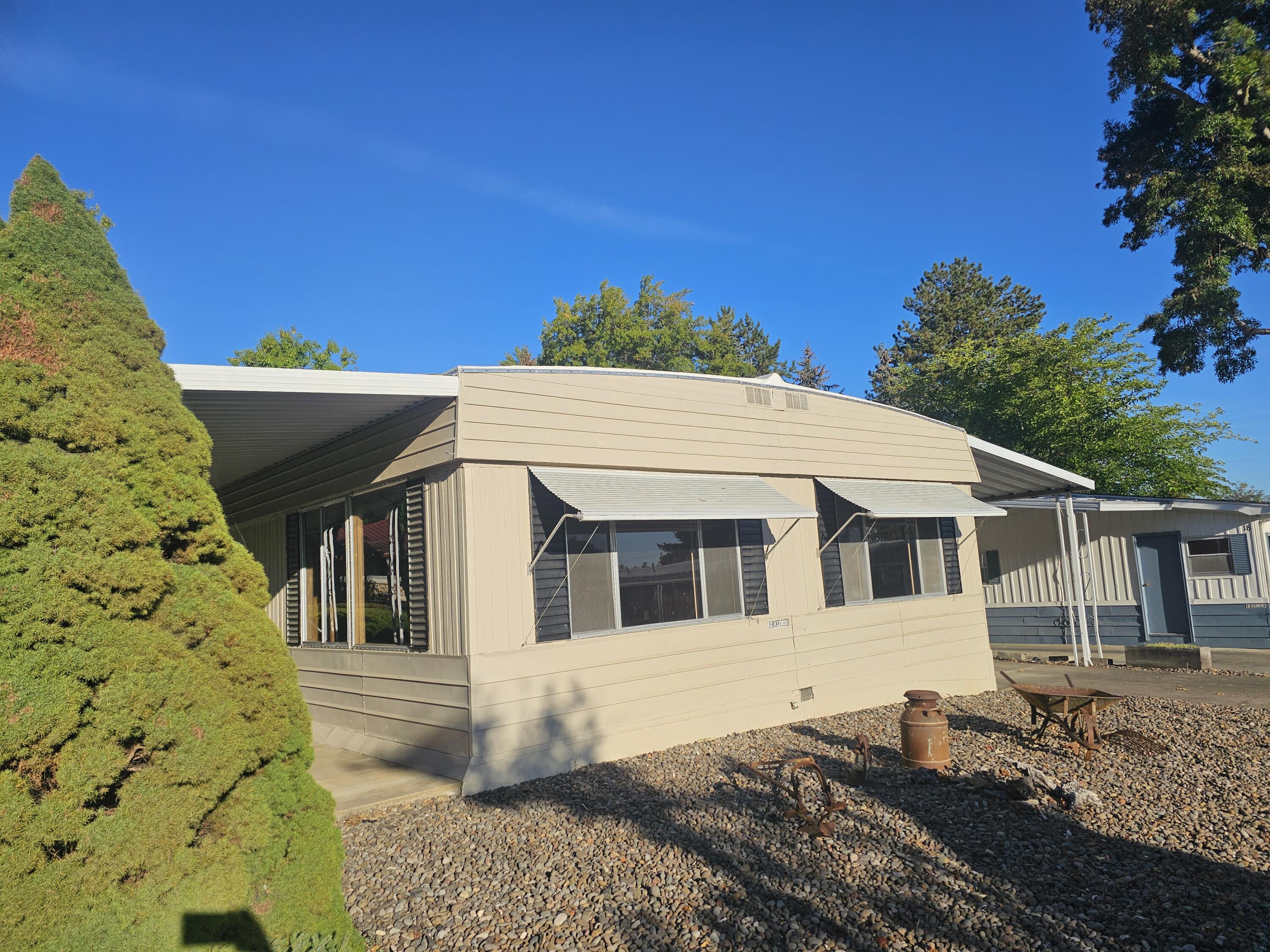 3955 South Stage Road, Unit 19 Medford, OR 97501 - Photo 3 of 22 20240924_083809
