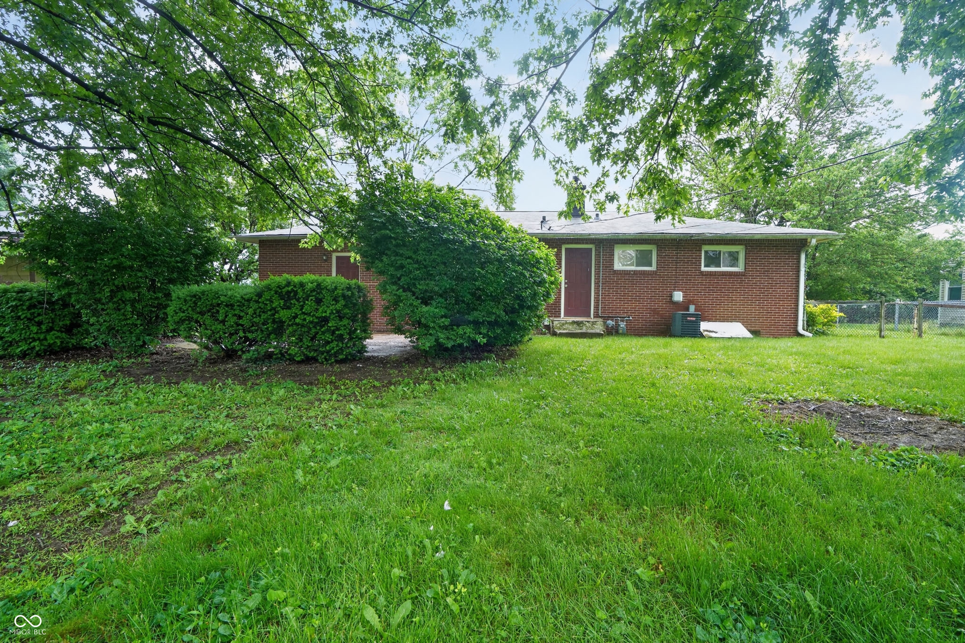 430 North Post Road Indianapolis, IN 46219 - Photo 5 of 20