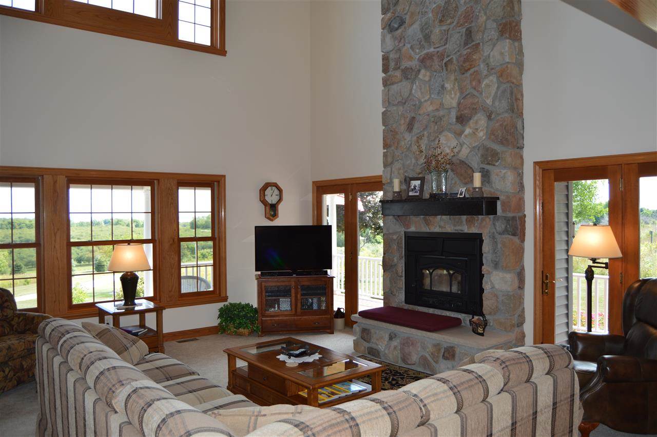 6105 North Overlook Road Northport, MI 49670 - Photo 8 of 44 1796149-7.JPG