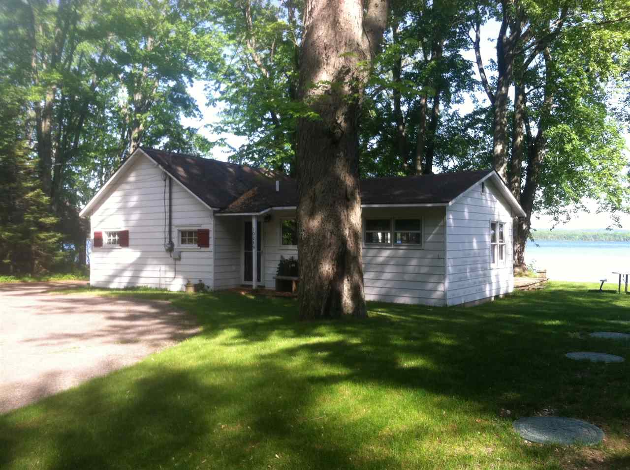 10289 Diamond Park Road Interlochen, MI 49643 - Photo 4 of 25 1800873-3.JPG