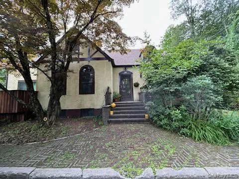 a house view with a outdoor space