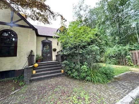 a house view with a outdoor space