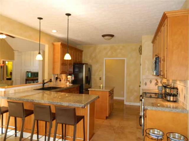 835 Ridgetop Drive Mount Juliet, TN 37122 - Photo 12 of 20 Kitchen 14 x 13 - Spacious Kitchen with granite countertops, tumbled marble backsplash, breakfast bar with pendant lighting, under cabinet lighting, island, granite sink, smooth top range, convection/speed microwave