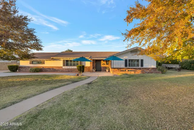 $1,400,000 | 3542 East Camelback Road, Phoenix, AZ 85018