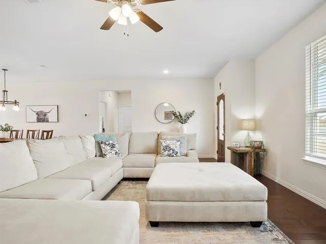 $3,700 | 173 Mdw Vista Drive, Rhome, TX 76078