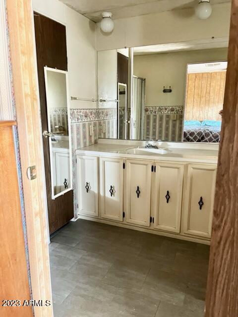 200 East Knox Road, Unit 34 Chandler, AZ 85225 - Photo 12 of 33 MASTER BATH 1 KNOX