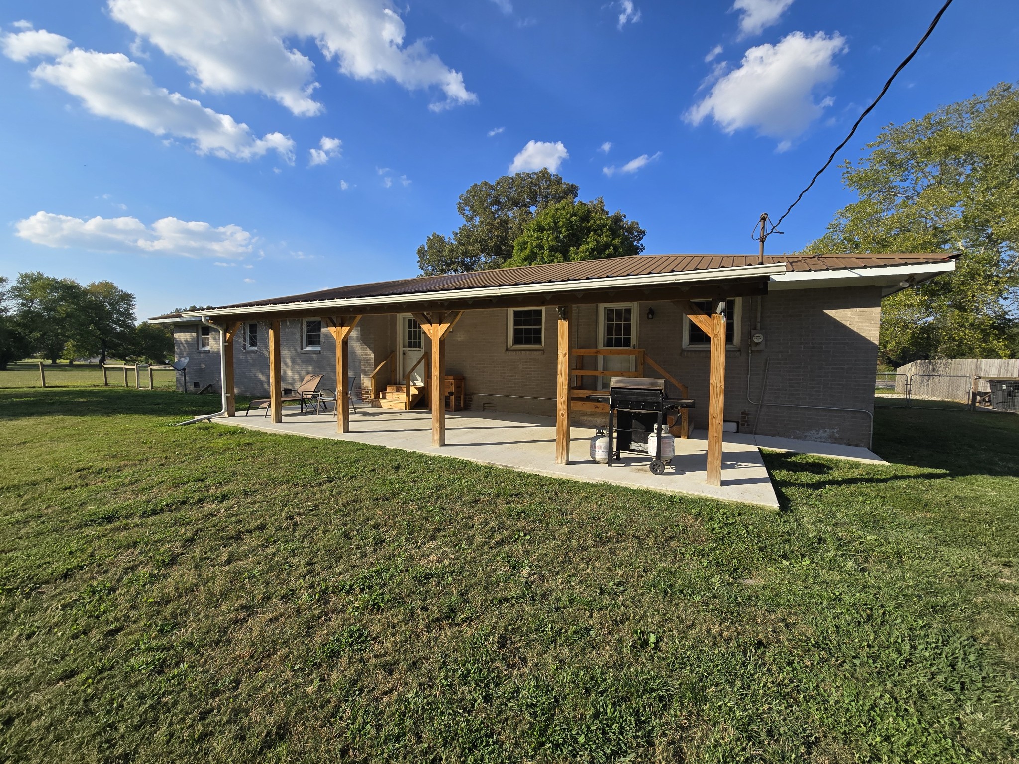 10831 Old Tullahoma Road Tullahoma, TN 37388 - Photo 21 of 25 front view of a house with a yard