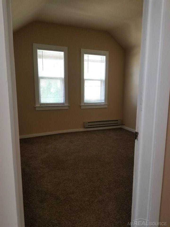 16476 Manchester Avenue, Unit 2 UPPER Eastpointe, MI 48021 - Photo 3 of 11