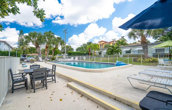 $2,000 | 2060 Northeast 1st Street, Unit 2, Deerfield Beach, FL 33441