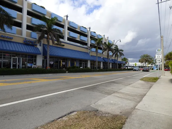 $2,000 | 2060 Northeast 1st Street, Unit 2, Deerfield Beach, FL 33441