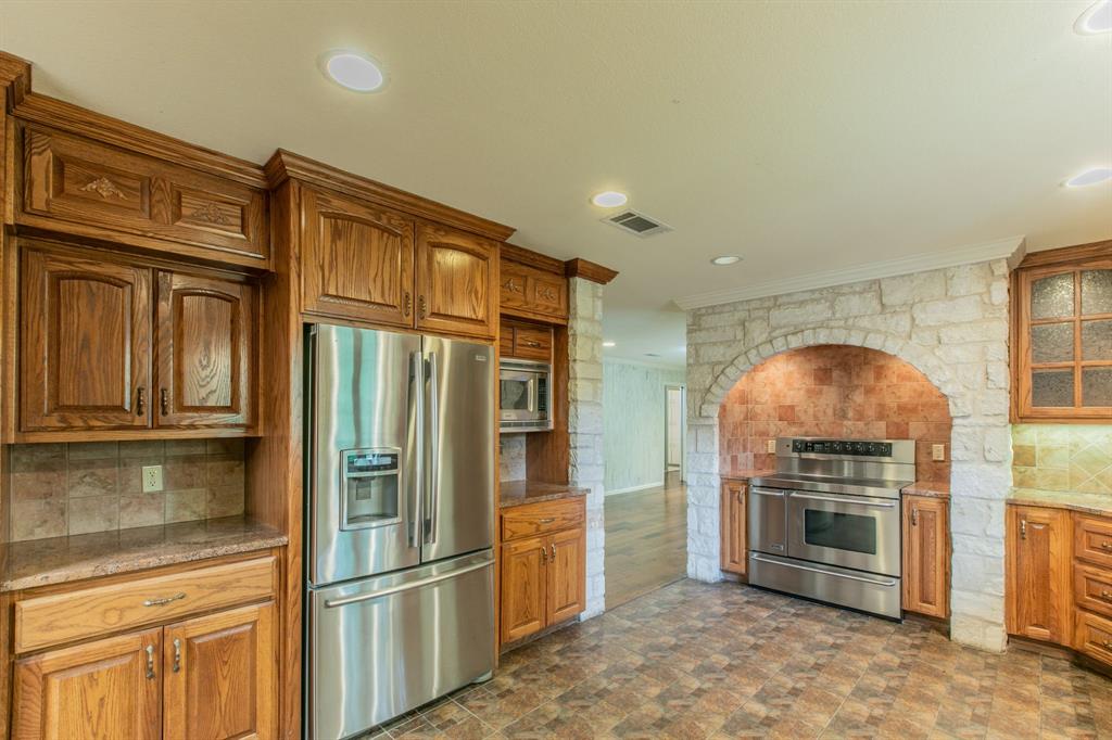 519 First Street Hewitt, TX 76643 - Photo 8 of 35