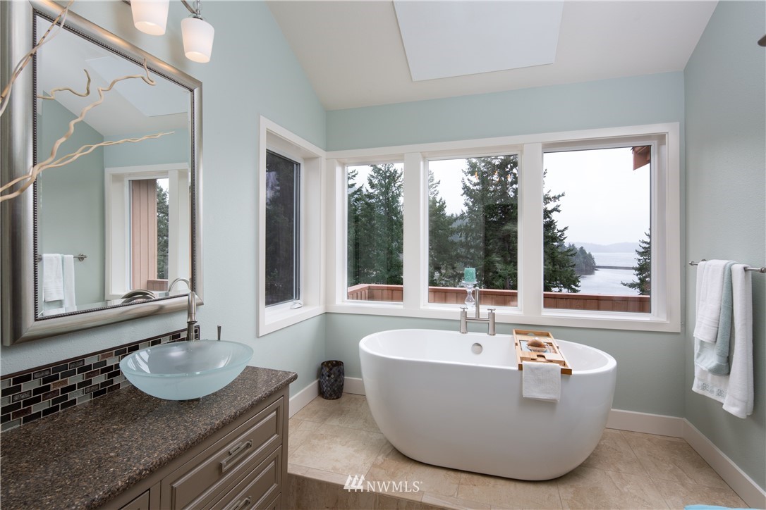 220 Sea Pines Road Bellingham, WA 98229 - Photo 16 of 40 a living room with furniture and a large window