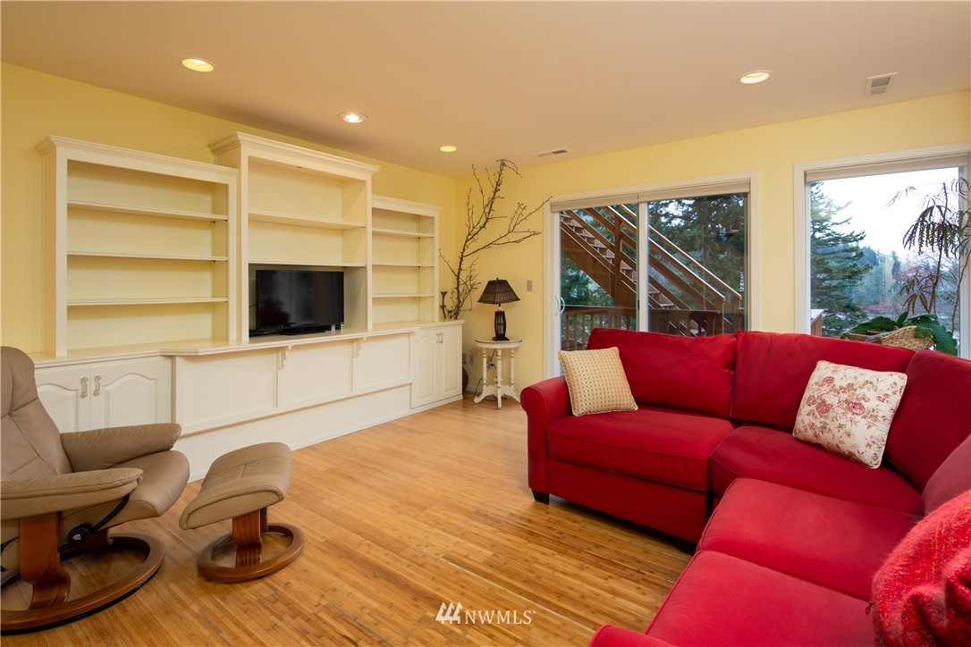 220 Sea Pines Road Bellingham, WA 98229 - Photo 20 of 40 a living room with furniture and a flat screen tv