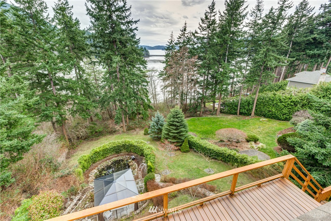 220 Sea Pines Road Bellingham, WA 98229 - Photo 35 of 40 a view of a two chairs on the roof deck