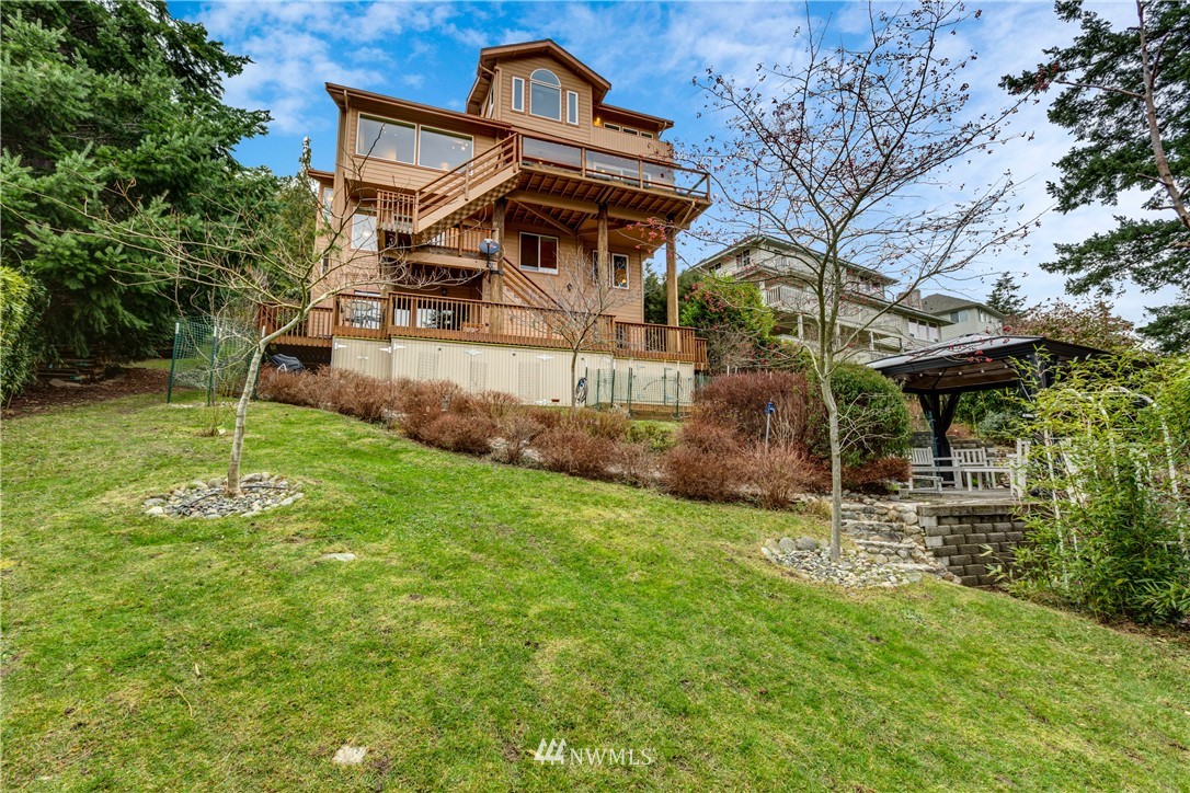 220 Sea Pines Road Bellingham, WA 98229 - Photo 39 of 40 front view of a house with a yard