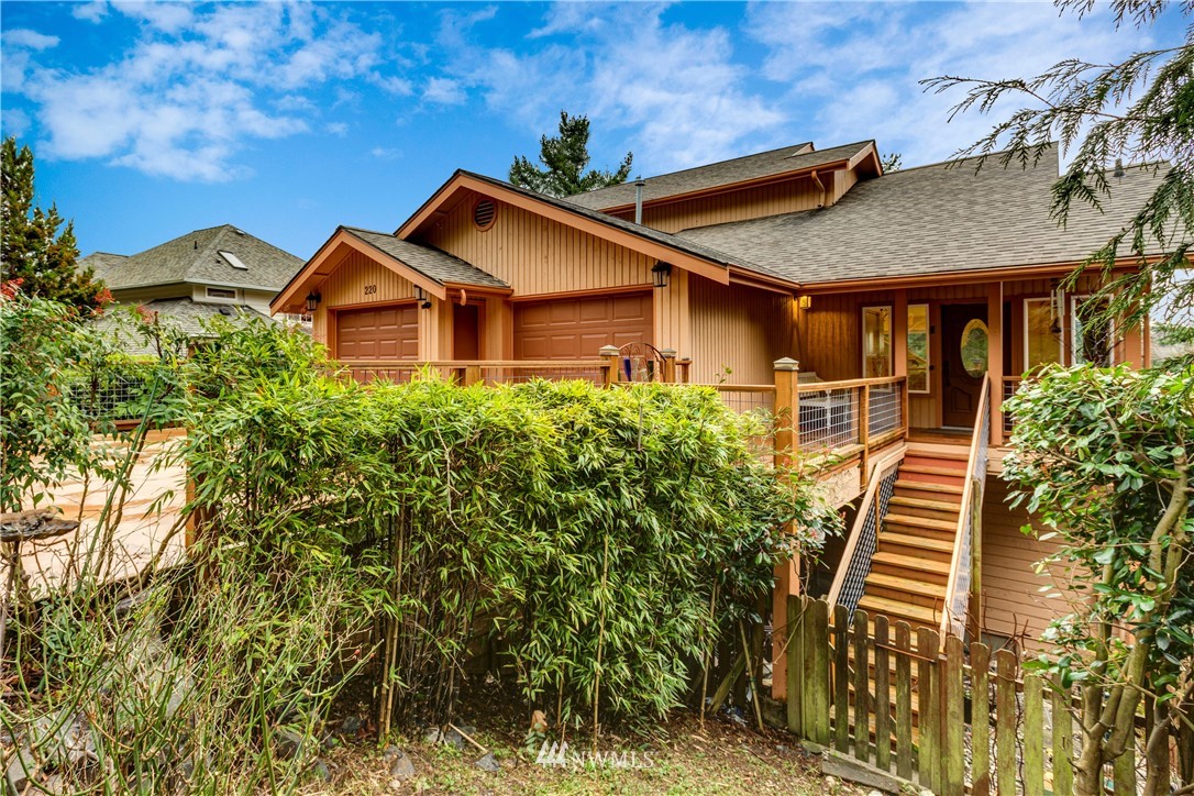 220 Sea Pines Road Bellingham, WA 98229 - Photo 40 of 40 a front view of house with yard and trees in the background