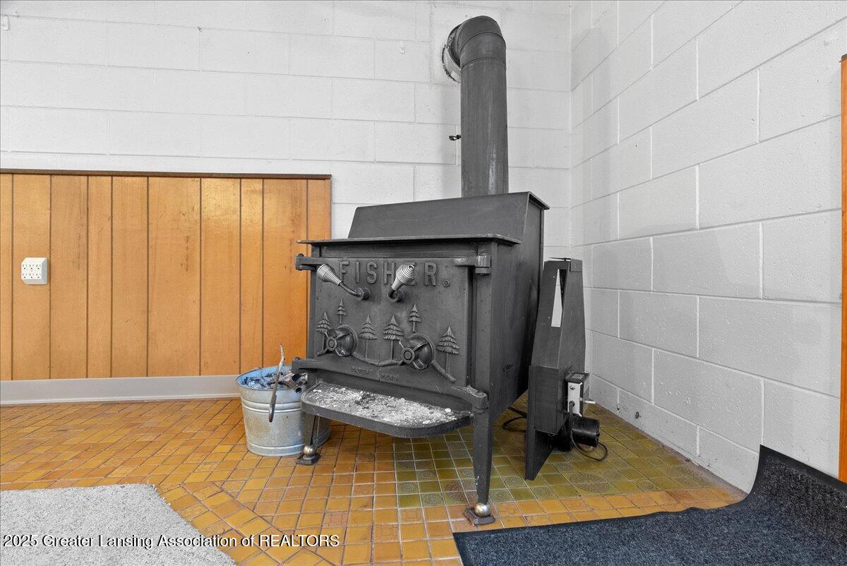 3294 Green Road St. Johns, MI 48879 - Photo 24 of 60 Wood burning Stove