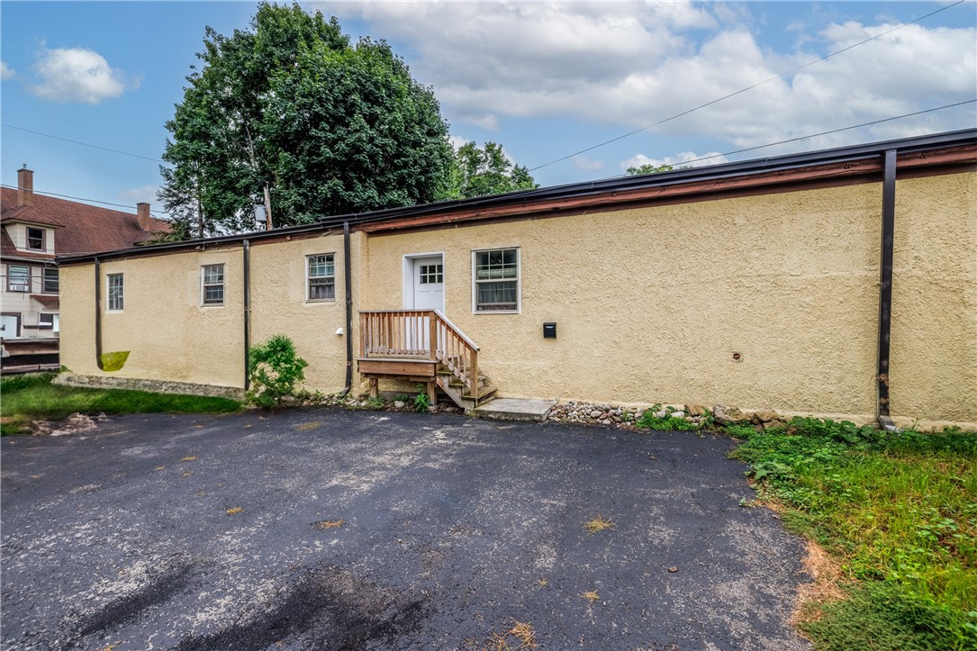 114 Field Street Rochester, NY 14620 - Photo 4 of 50