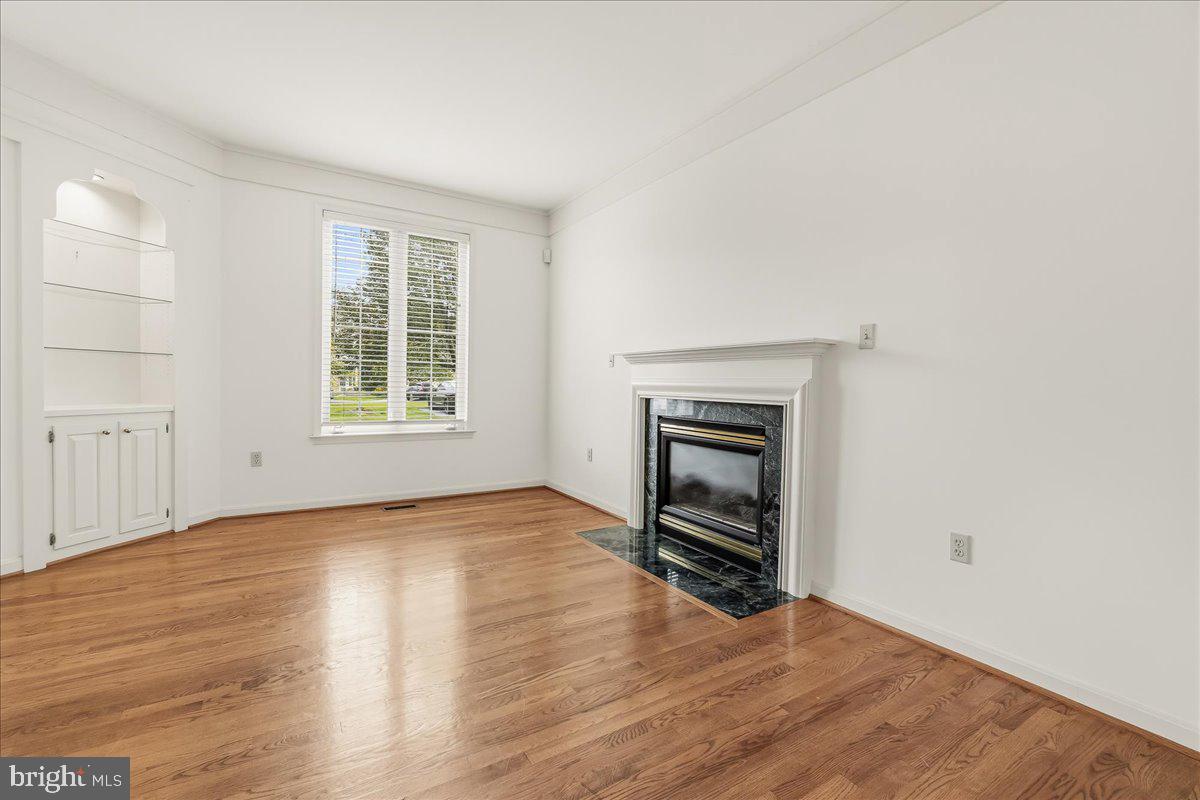 2549-2549 Bear Den Road Frederick, MD 21701 - Photo 10 of 84 Living room
