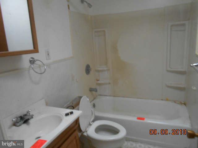 2735 Yarnall Road Baltimore, MD 21227 - Photo 18 of 18 Bath