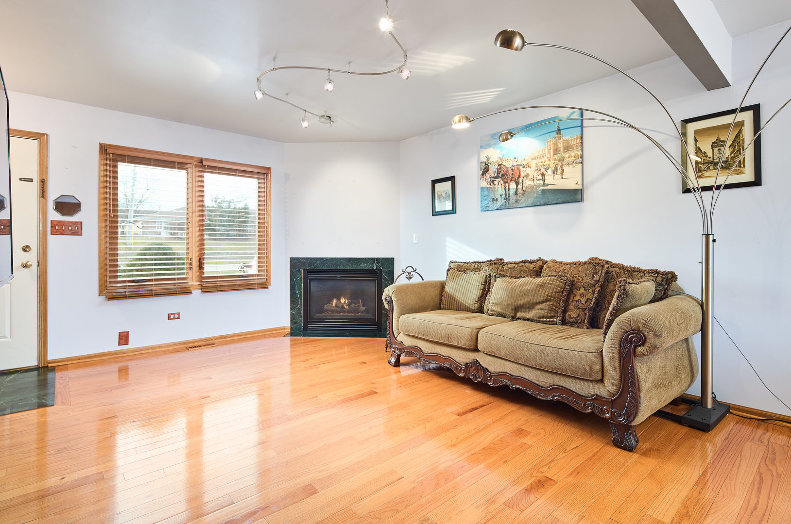 8513 South Roberts Road Justice, IL 60458 - Photo 4 of 22 Gallery Image 4
