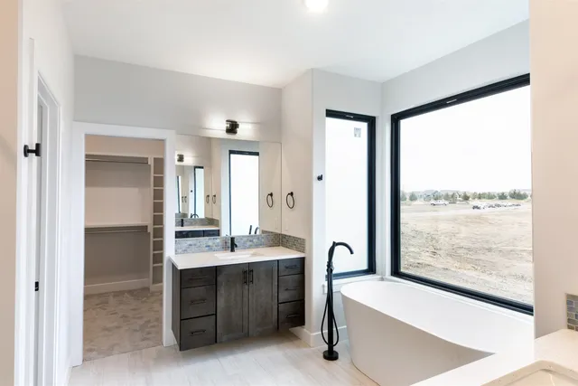 $649,995 | 1106 West Lakeway Court, Andover, KS 67002