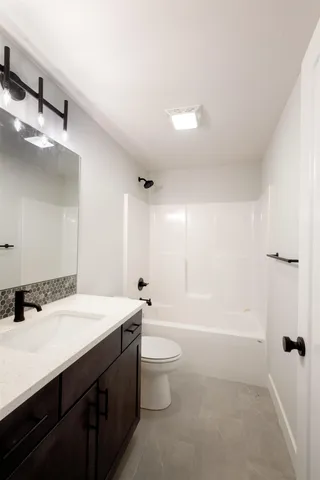 $649,995 | 1106 West Lakeway Court, Andover, KS 67002