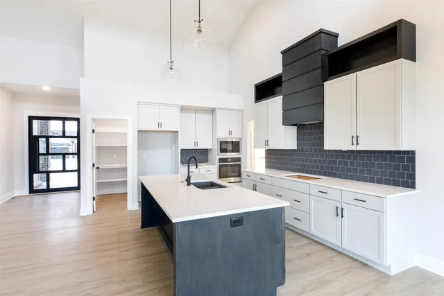 $649,995 | 1106 West Lakeway Court, Andover, KS 67002