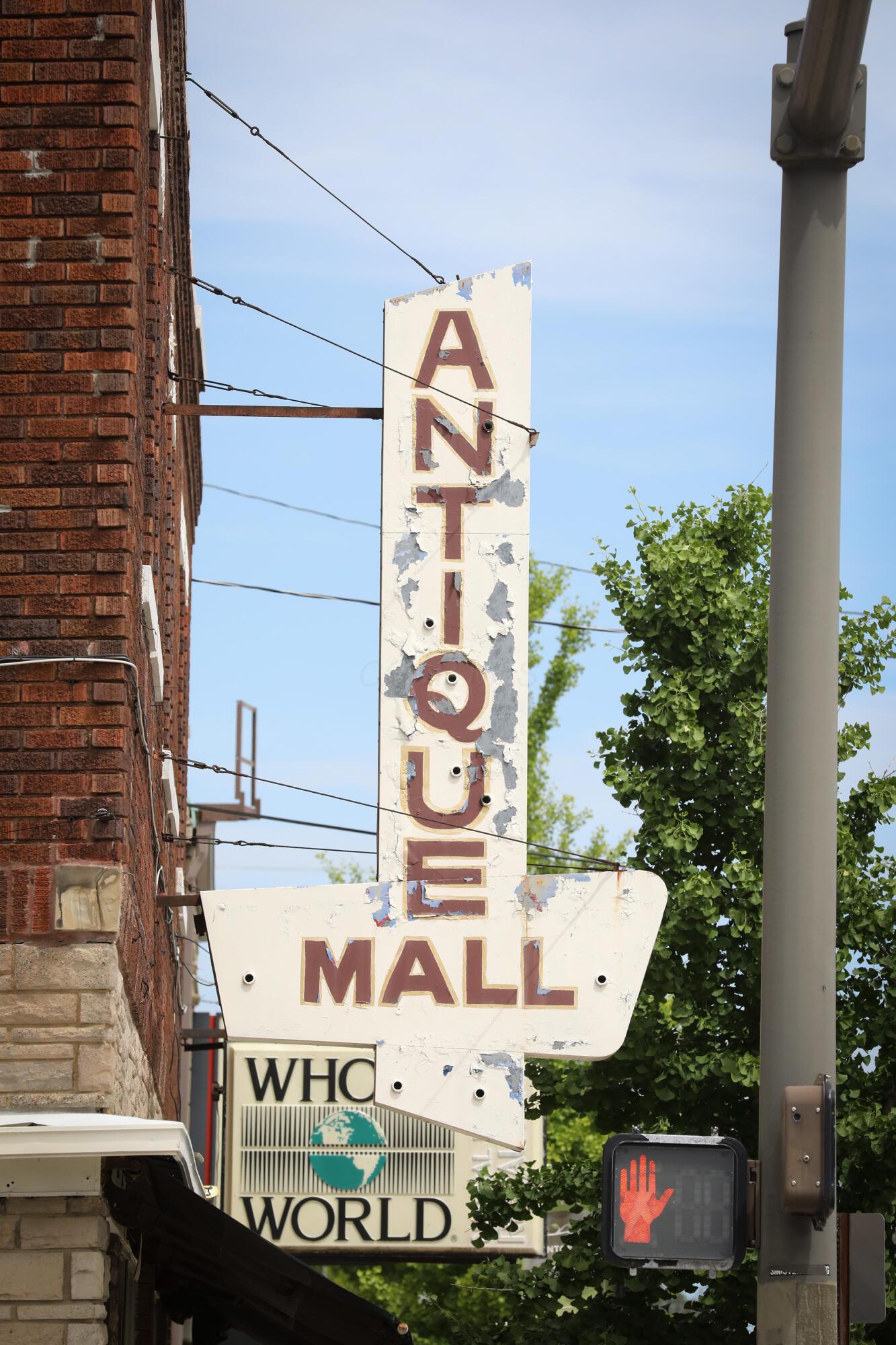 3356 Riverside Drive Columbus, OH 43202 - Photo 46 of 60 Clintonville-AntiqueMall-01