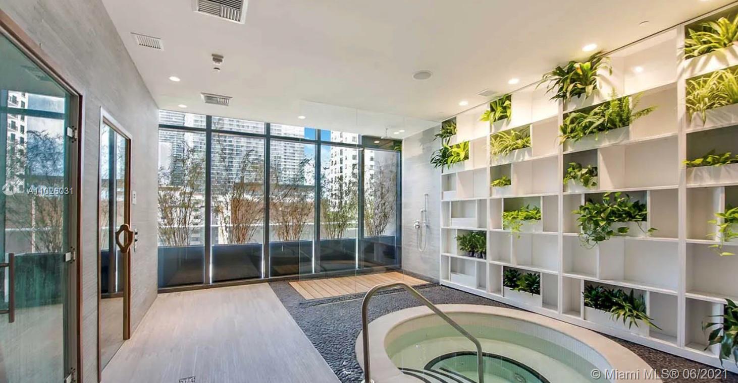 45 Southwest 9th Street, Unit 3102 Miami, FL 33130 - Photo 14 of 19 a room with natural light