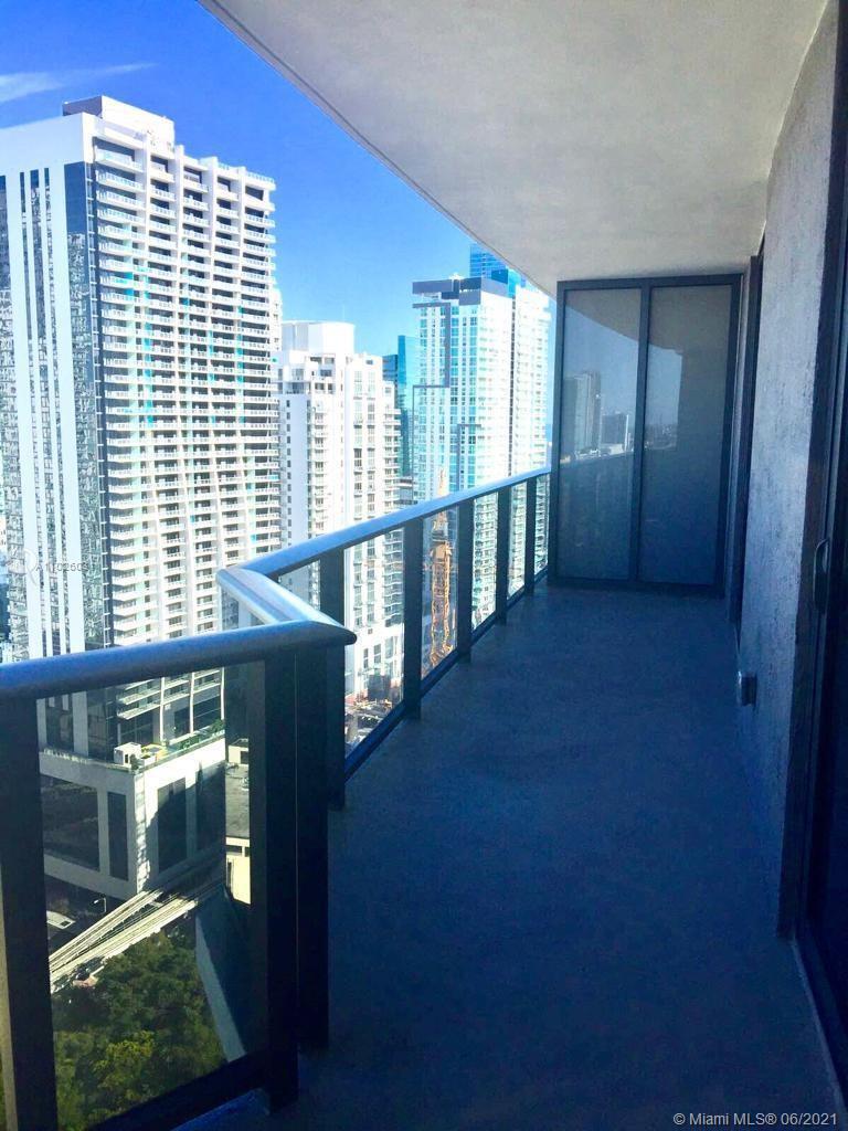 45 Southwest 9th Street, Unit 3102 Miami, FL 33130 - Photo 9 of 19 a view of an empty room with a window