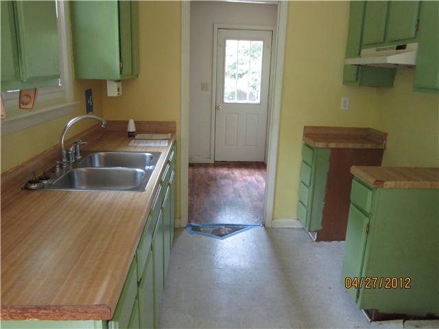 105 Robinson Road Dickson, TN 37055 - Photo 4 of 9 Ktichen