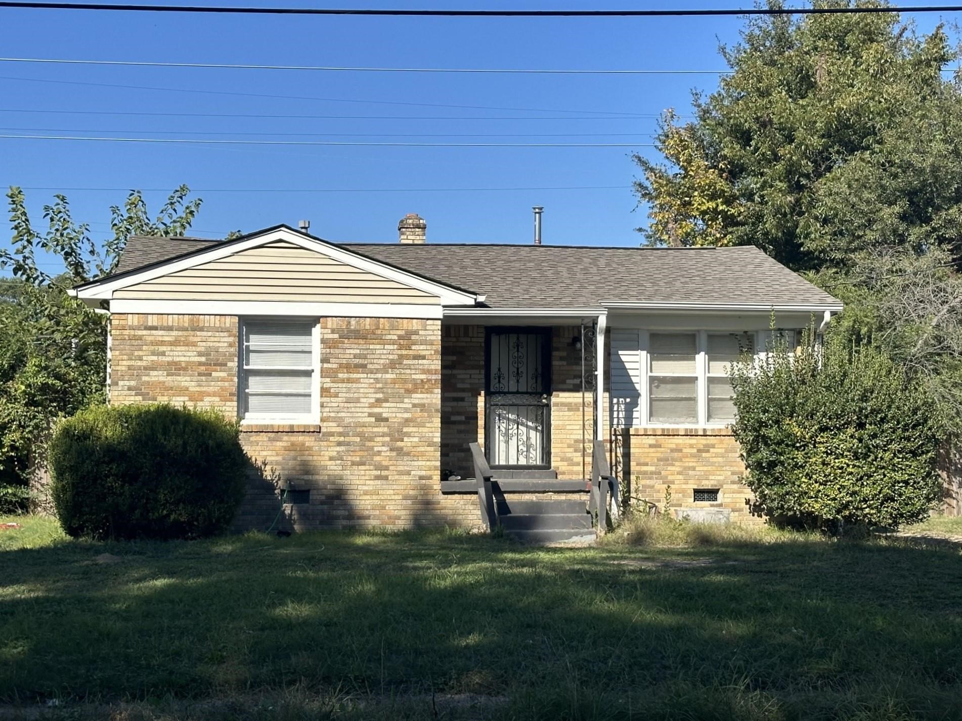 3548 Venable Road Memphis, TN 38118 - Photo 1 of 3 View of front facade with a front lawn