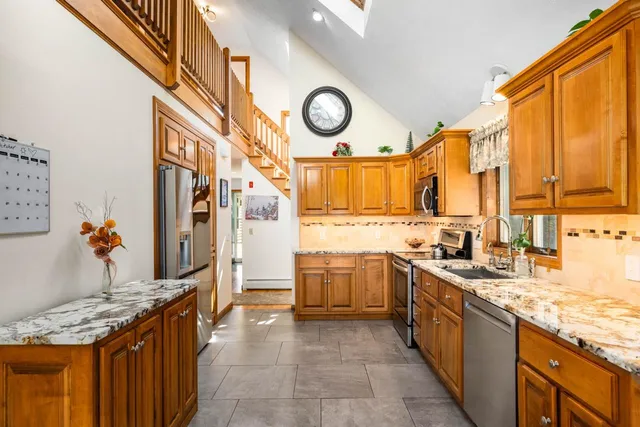 $850,000 | 32 Lindsay Road, Hooksett, NH 03106