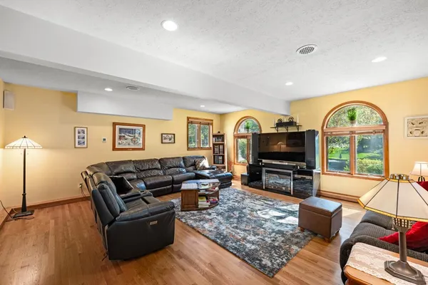 $850,000 | 32 Lindsay Road, Hooksett, NH 03106